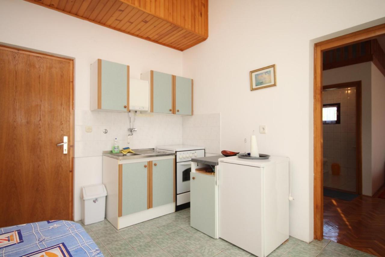 Apartments By The Sea Kali, Ugljan - 8202 ภายนอก รูปภาพ